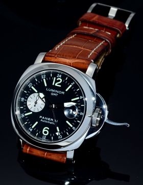 Panerai, 44mm Pam88 "Luminor GMT" auto/date Chronometer in steel