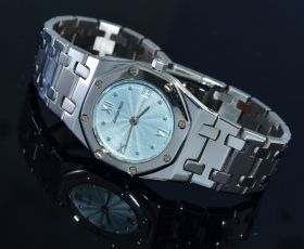 Audemars Piguet, 24mm Lady's "Royal Oak" Ref.67470ST.PP.1120ST.01 quartz & date in Steel