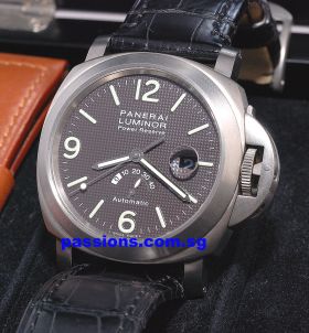 Panerai Luminor "Power Reserve" in Titanium