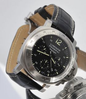 Panerai, 44mm "Luminor Daylight" Chronograph in Steel