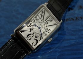 Franck Muller, 31mm "Long Island" Ref.1002QZ in curved rectangular steel