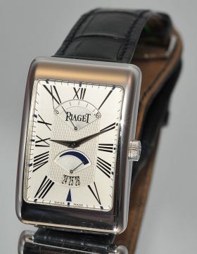 Piaget, 31mm "Rectangle a L'Ancienne" auto/date & retrograde seconds Ref.P10077 in 18KWG