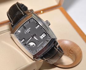 Glashutte Original, "Senator Karree" Perpetual calendar in Steel