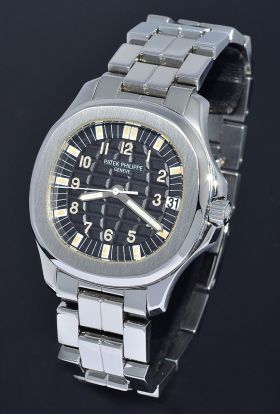 Patek Philippe, 39mm Jumbo "Aquanaut" auto/date Ref.5065A-001 in Steel