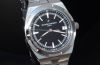 2020 Vacheron Constantin 41mm Overseas 4500V/110A-B483 Black dial automatic date in Steel. F/Set